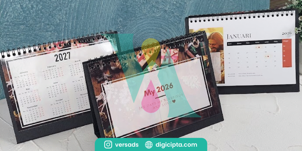 Kalender meja custom tahun 2026 dengan desain elegan spiral hitam buatan Versa Design Studio, menampilkan tampilan bulan Januari dan halaman penuh tahun 2027, hasil cetak berkualitas tinggi dari digicipta.com untuk pelanggan di Manado.